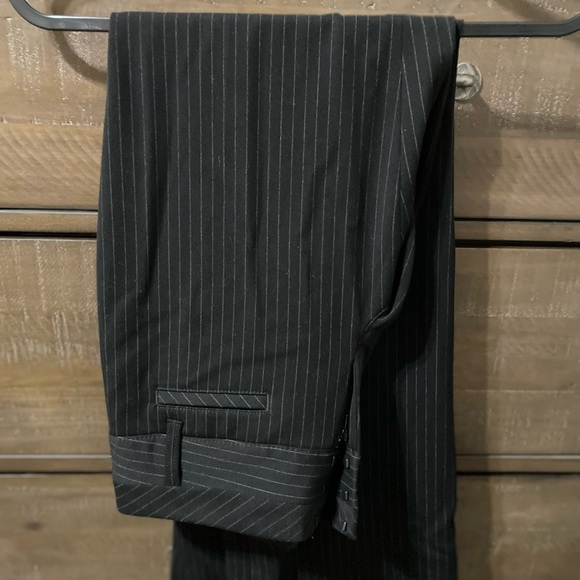 Express pin stripped pants in size 6R. Classic chic business casual. - Picture 1 of 3